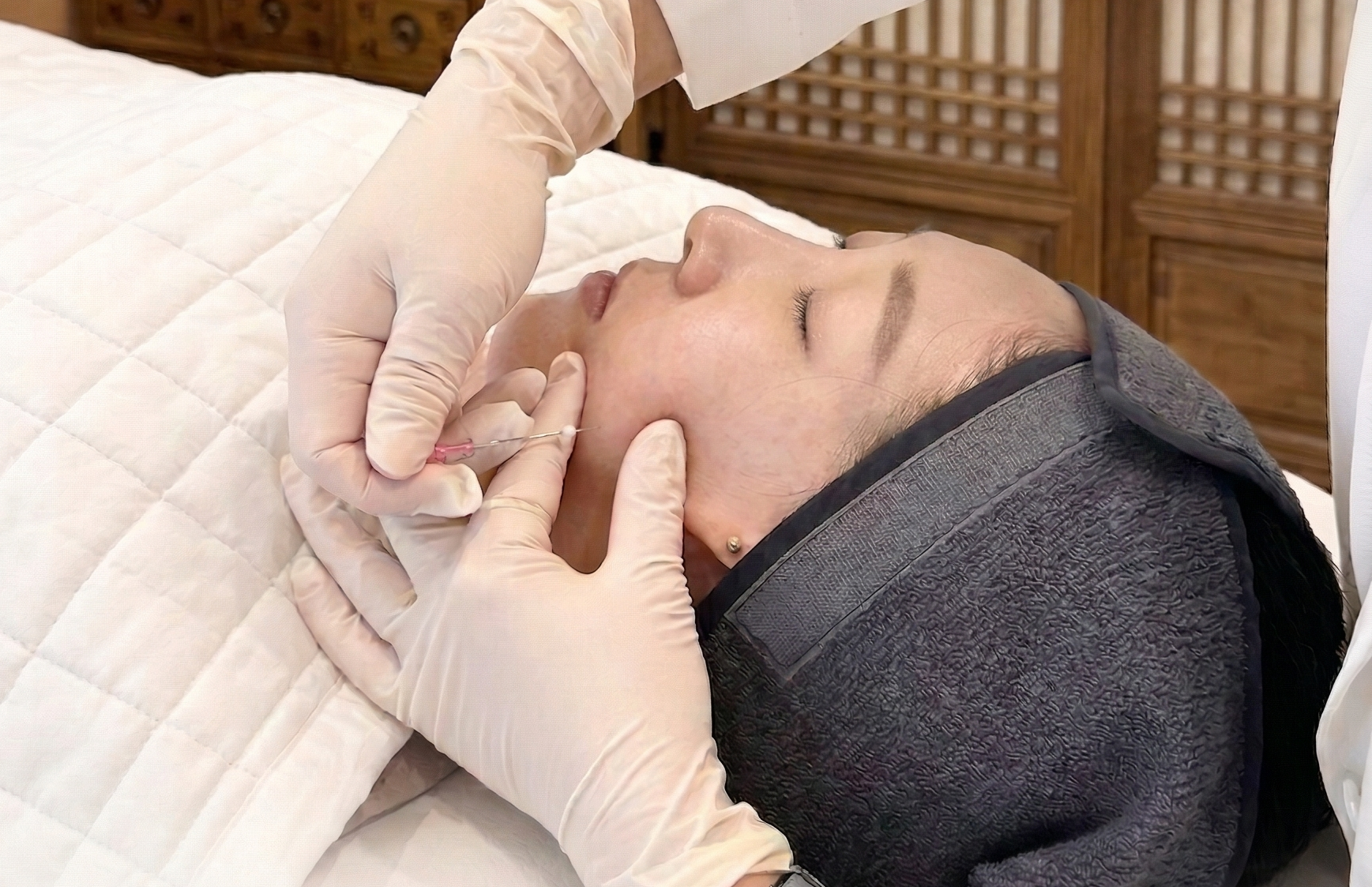 스킨 케어 진료를 상징하는 허브 스킨케어 이미지